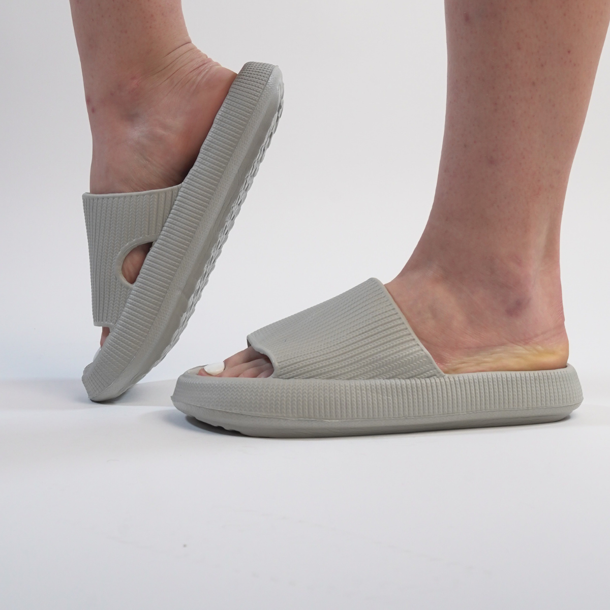 The RSLIDES™ : Cloud Sandals