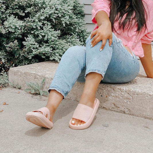 Waterproof Women's Slippers: Stay Dry and Cozy All Day